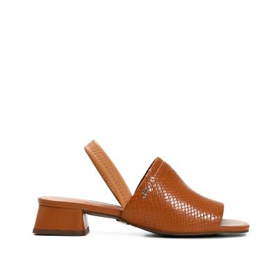 Sandalia de cuero snake almendra