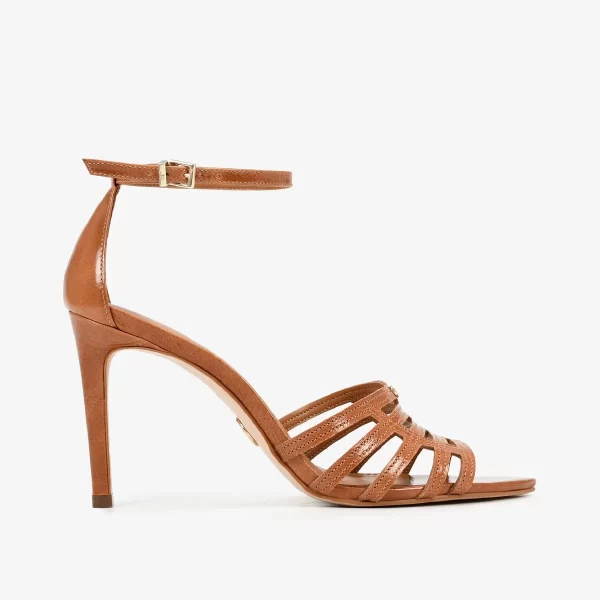 A+ . SANDALIA CUERO CASEINADO CAMEL