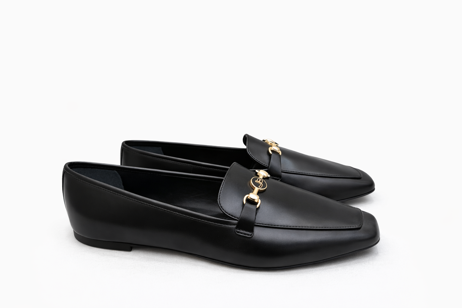 Mocasín cuero negro clásico