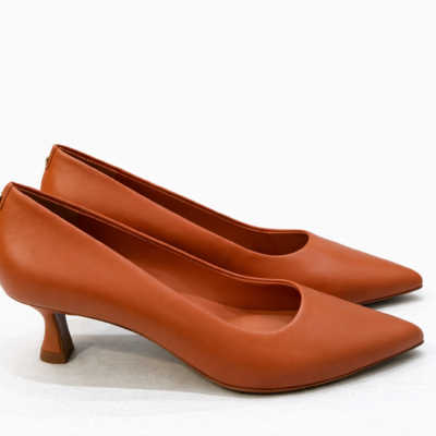 SCARPIN DE CUERO ALMENDRA