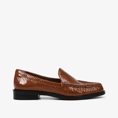 LOAFER CUERO VERNIZ SHOW TABACO