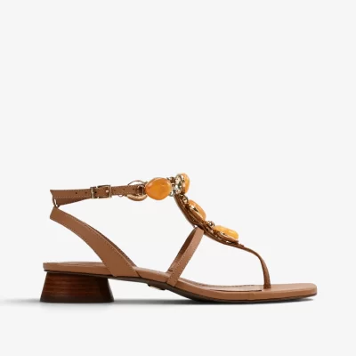 Sandalia de cuero con piedras naturales trigo